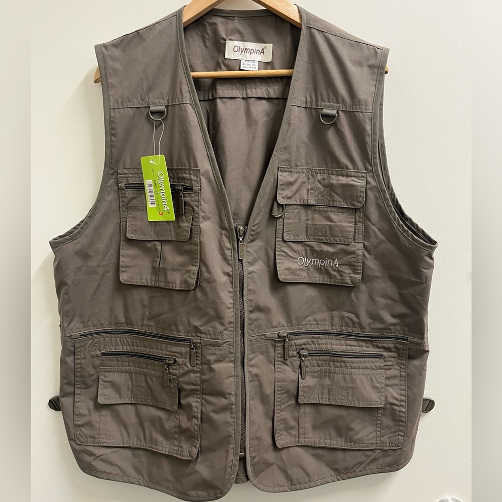 New OlympinA Fishing Hunting Photography Vest Mens XL Pockets Zippers Hooks
